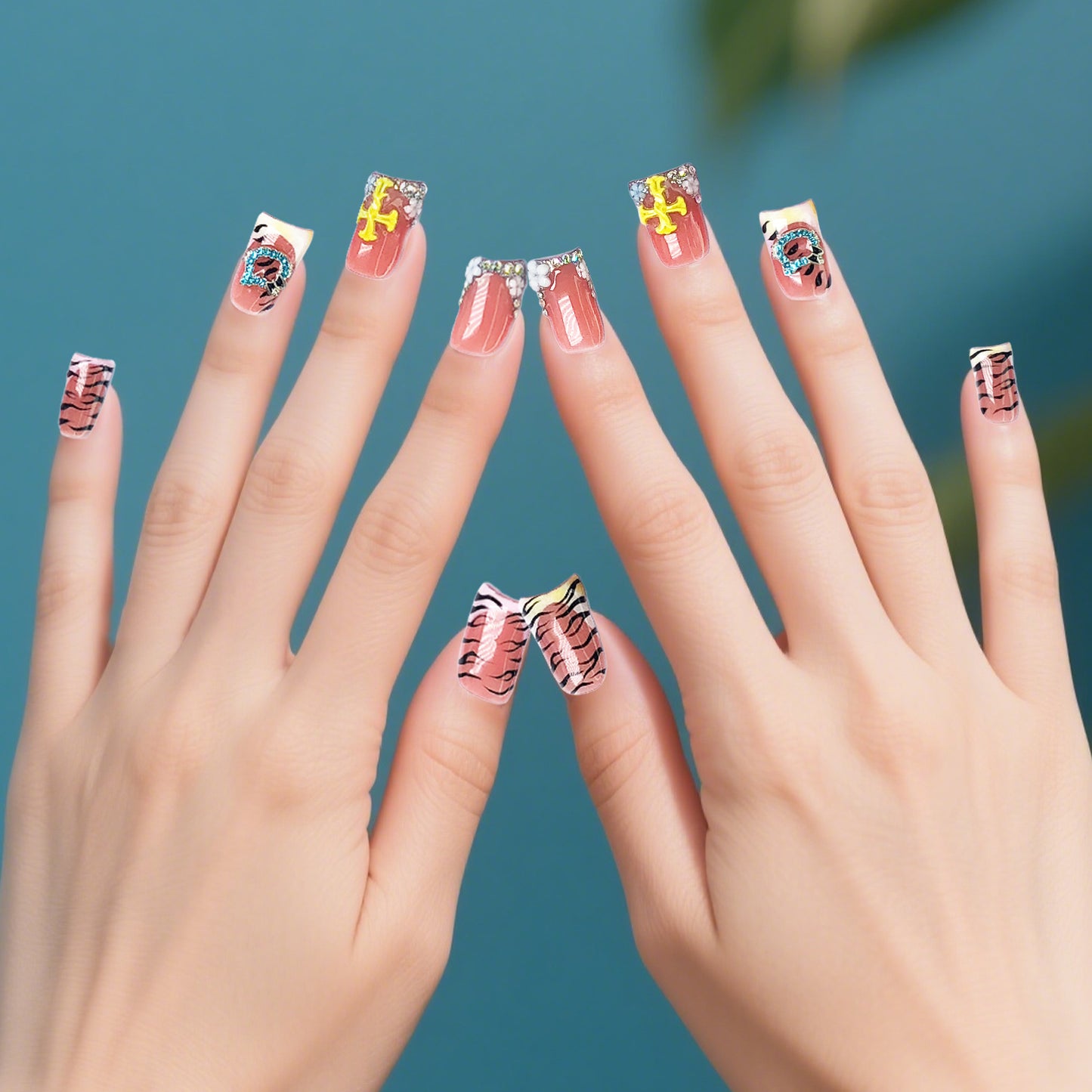 Classic and timeless tiger skin texture nail art, interpreting high-end fashion attitude, buy one get one free