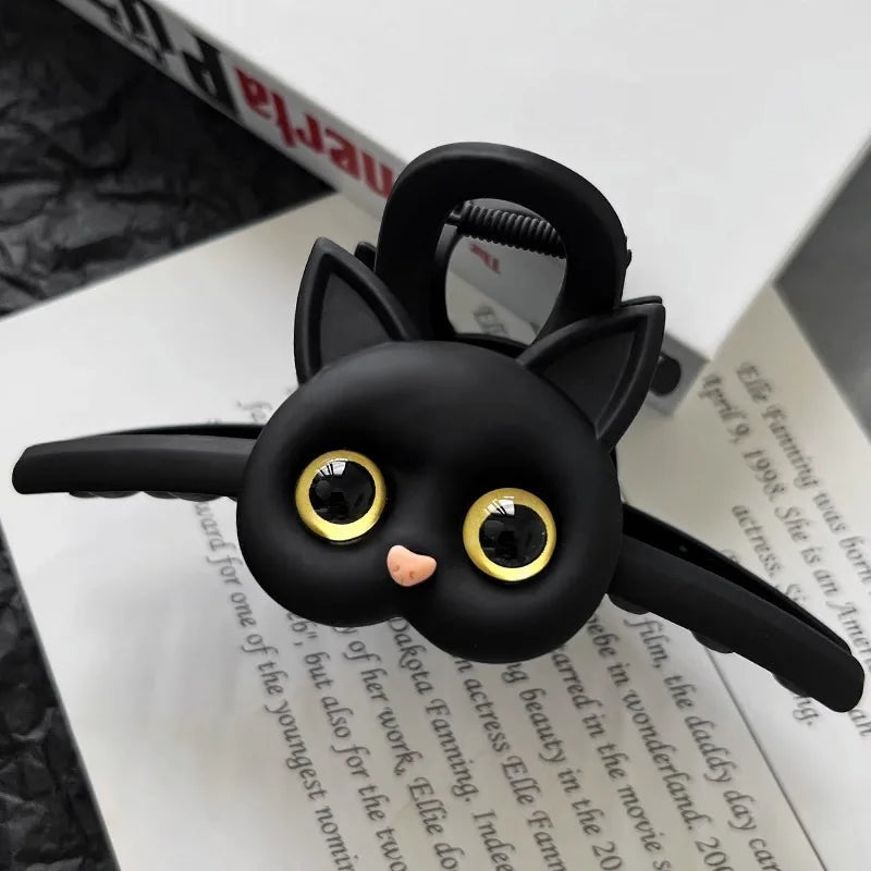Cartoon Cat Hairpin for Women, with black - white design, fashionable and cute claw - shaped hair clips, fashionable hair accessories, a gift for girls