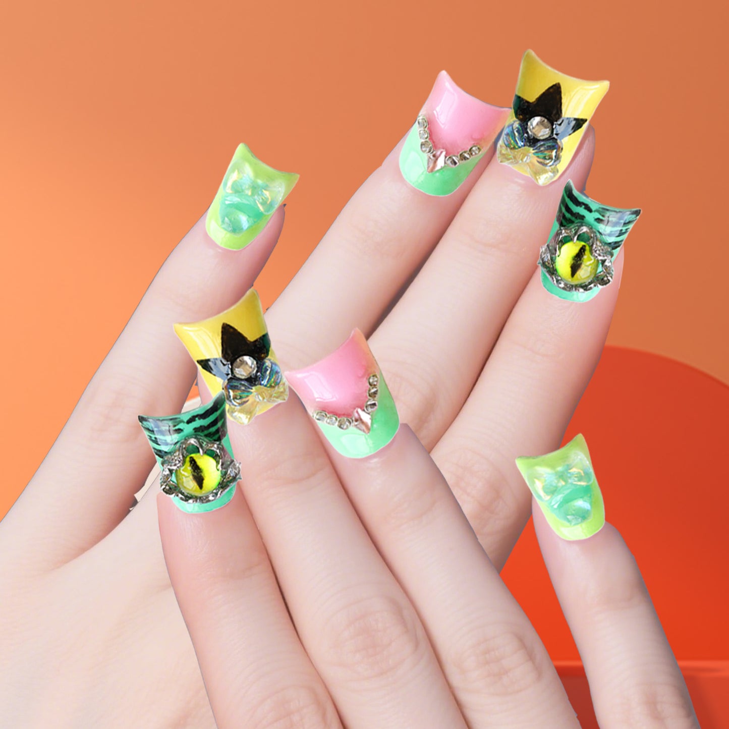 Fall in love at first sight! A watermelon-flavored manicure with a full personality