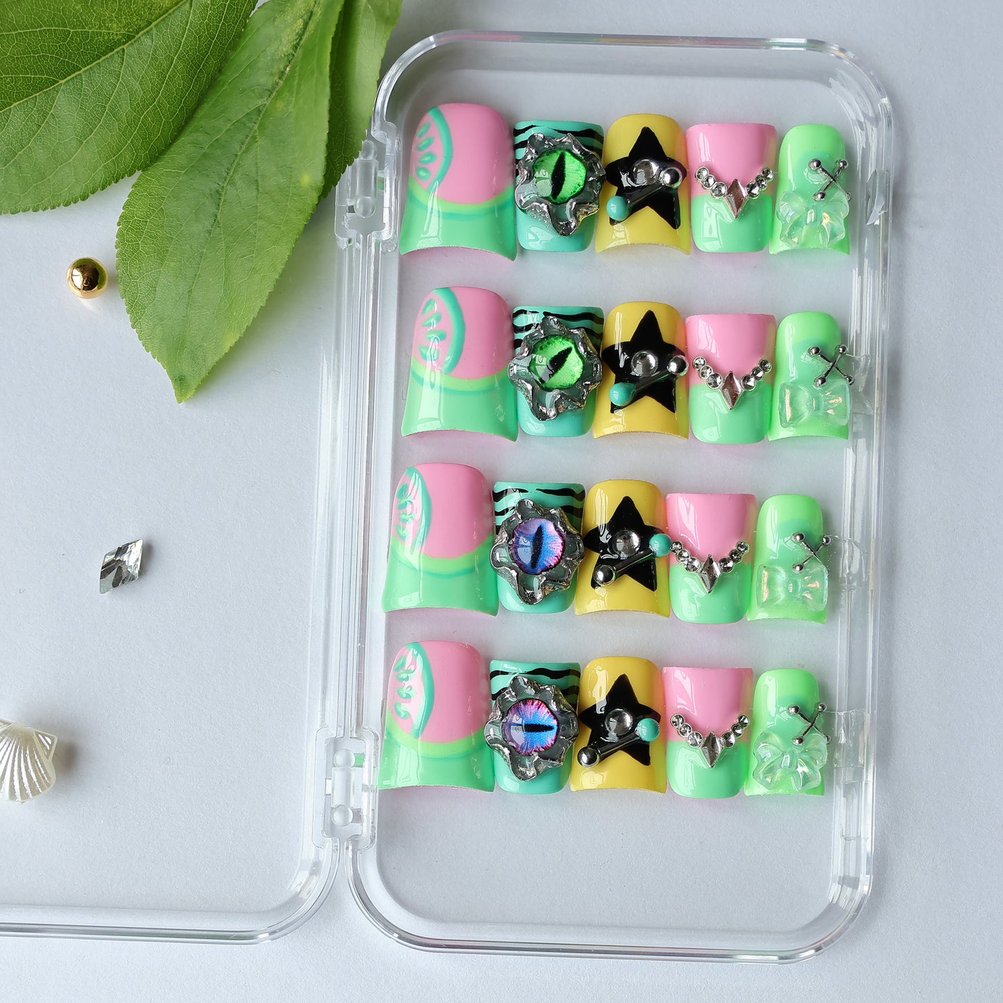 Fall in love at first sight! A watermelon-flavored manicure with a full personality