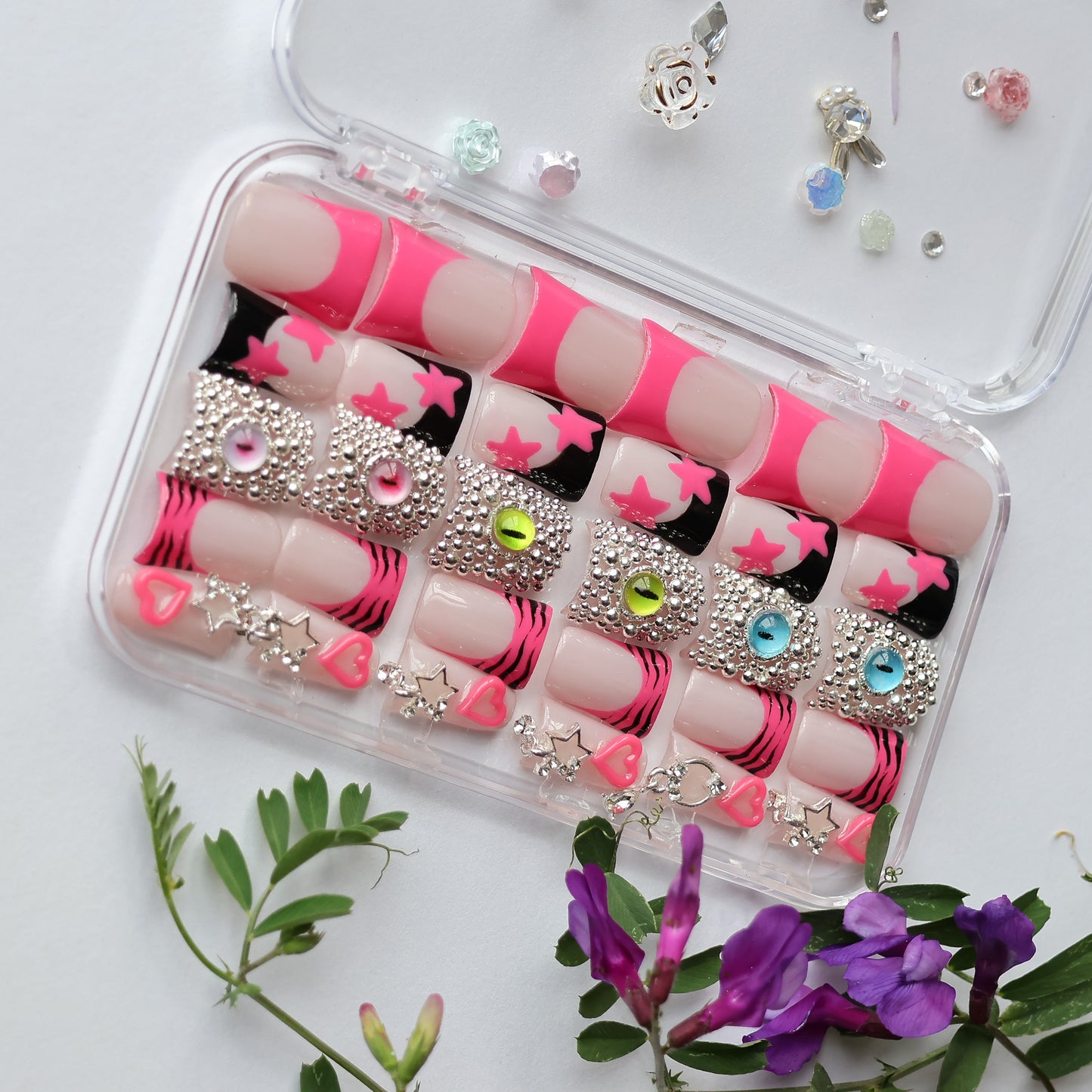 Colorful manicure, unlock the gorgeous dopamine code of your fingertips