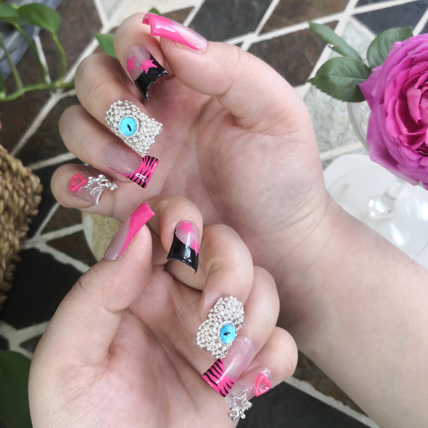 Colorful manicure, unlock the gorgeous dopamine code of your fingertips