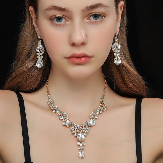 A dazzling symphony of ultimate elegance in a three-piece jewellery set