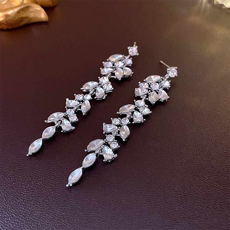 The Exquisite Leaves For Women Shiny Rhinestone Stud Magnificent Tassel Earrings Fashion Exquisite elegance Jewelry Accessories