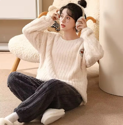 Women's cute bear winter pajamas set, kawaii cartoon style, long-sleeved flannel warm and comfortable women's bear cartoon pajamas