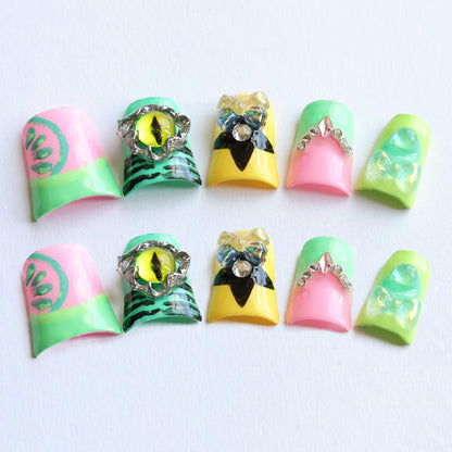 Fall in love at first sight! A watermelon-flavored manicure with a full personality