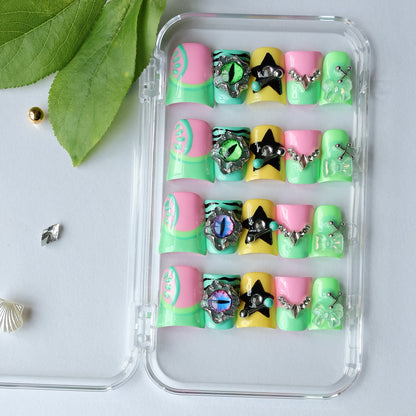 Fall in love at first sight! A watermelon-flavored manicure with a full personality