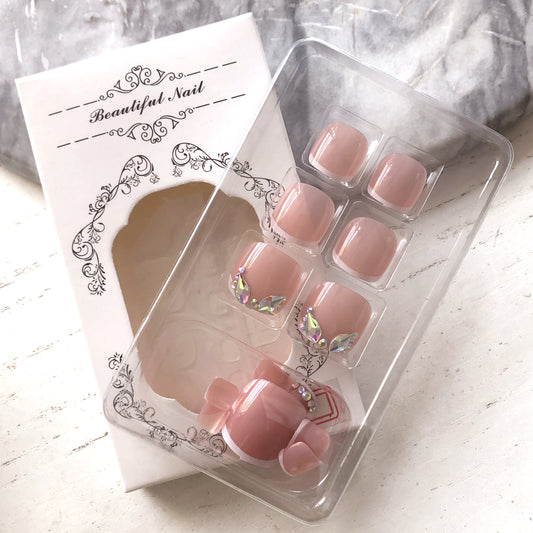 Pink nail stickers, meet the brilliance of fingertips, and colorful rhinestones create a gorgeous atmosphere