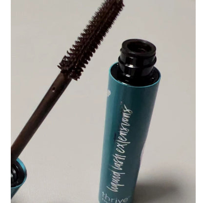 Black mascara. It increases the thickness of eyelashes and helps eyelashes maintain a curly shape. It is more long - lasting and suitable for use in various environments. It is smudge - proof after application, applies smoothly, and does not clump.