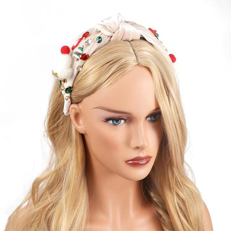 A festive headband decorated with a Christmas hat, a high - quality hair accessory handmade for the holiday seasons in Europe and America, a gift for ladies.