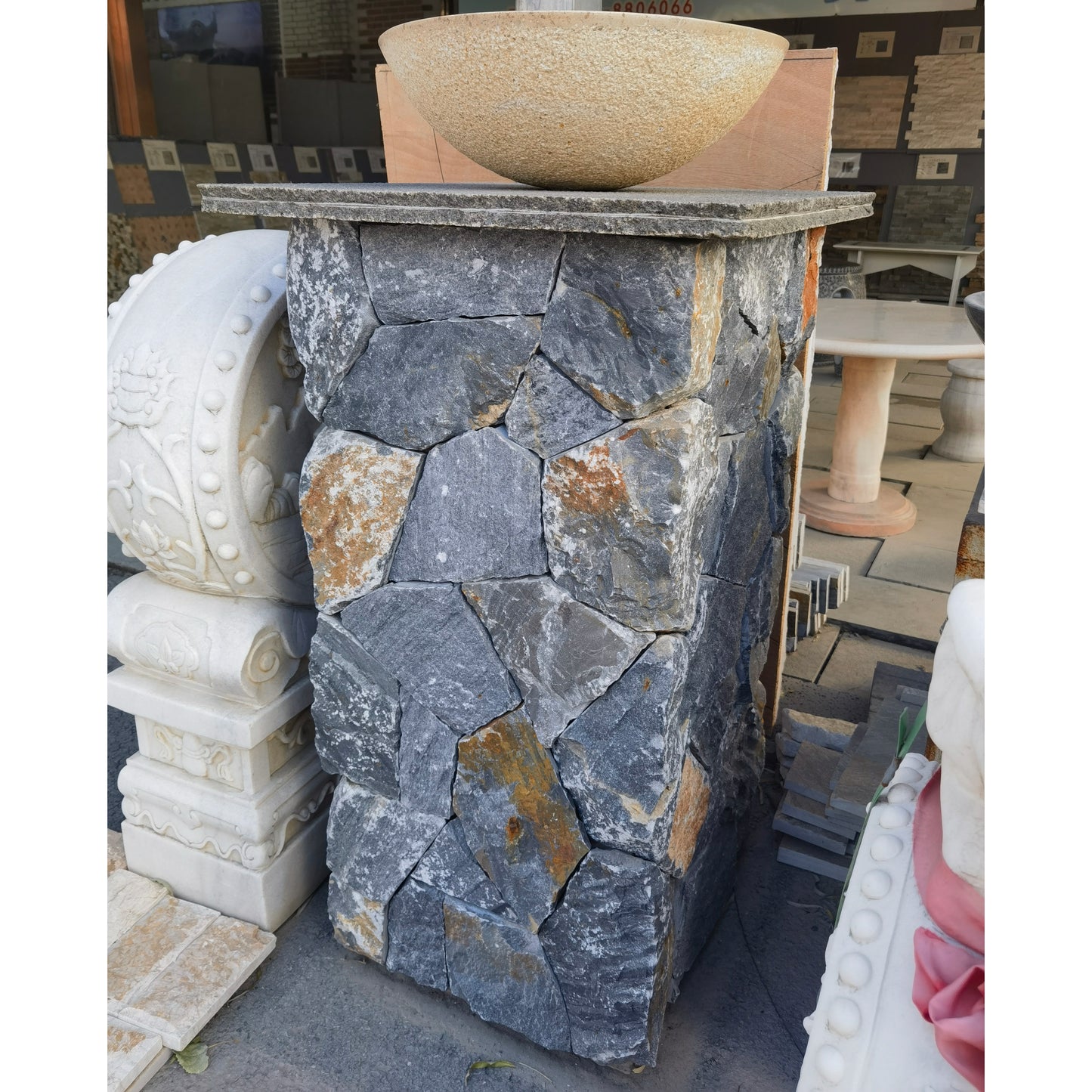 Loose stone cement pillars, gate stone pillars, outer wall stone pillars