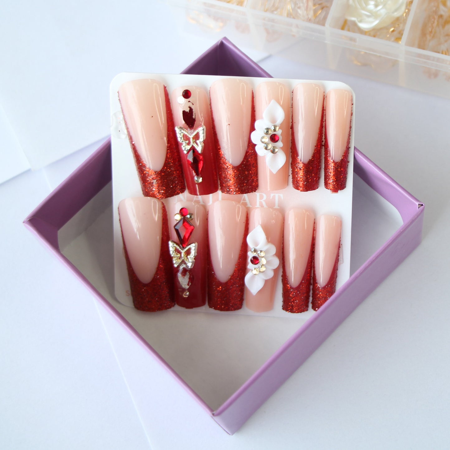 3-piece set, 72 nail tips Trendsetter's Three - piece Nail Set! With a combination of distinctive colors, shining with trendy charm
