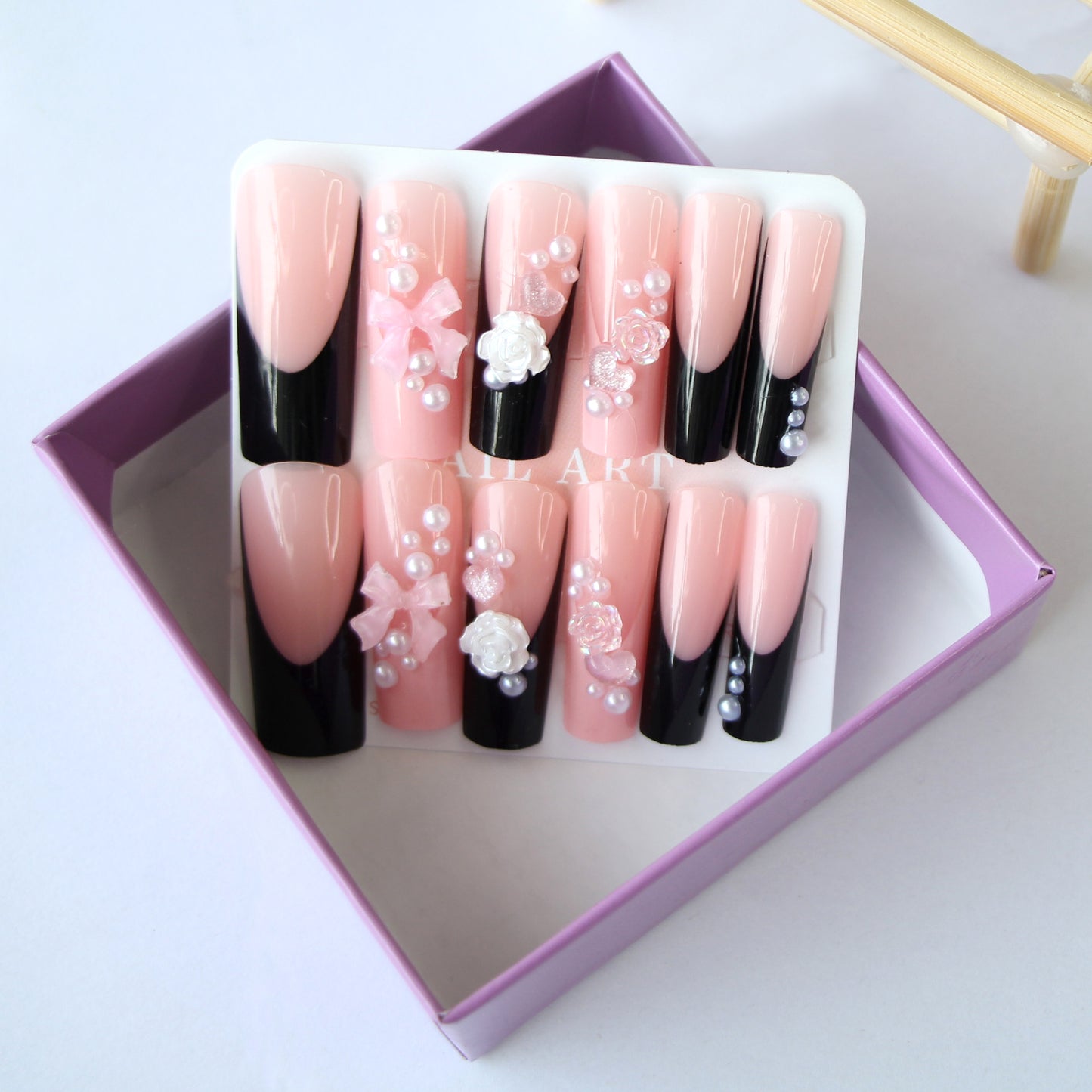 3-piece set, 72 nail tips Trendsetter's Three - piece Nail Set! With a combination of distinctive colors, shining with trendy charm