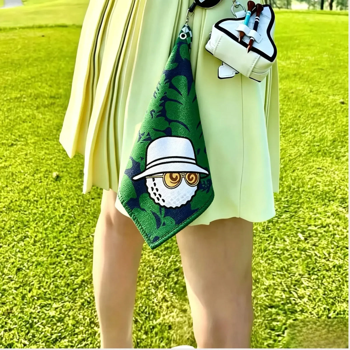 High-Quality Golf Towel, Stylish And Unique, Double-Layered And Durable, with a Retractable Hook, Quick-Drying, Super Absorbent