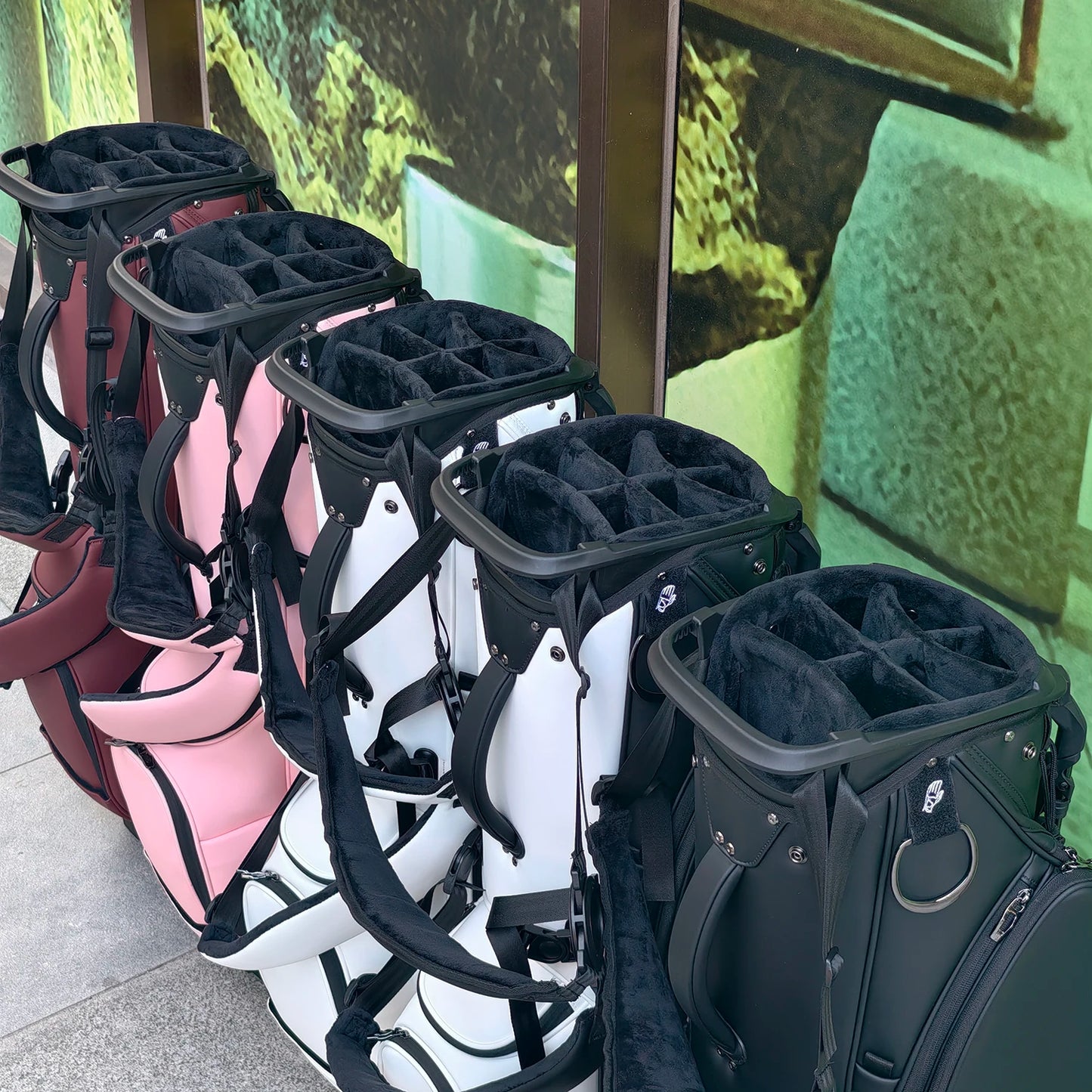 Golf Stand Bag, 7 Dividers Golf Club Bag with Double Shoulder Straps, Eco-Friendly Synthetic Leather, Stand Fix Buckle, 3 Detac
