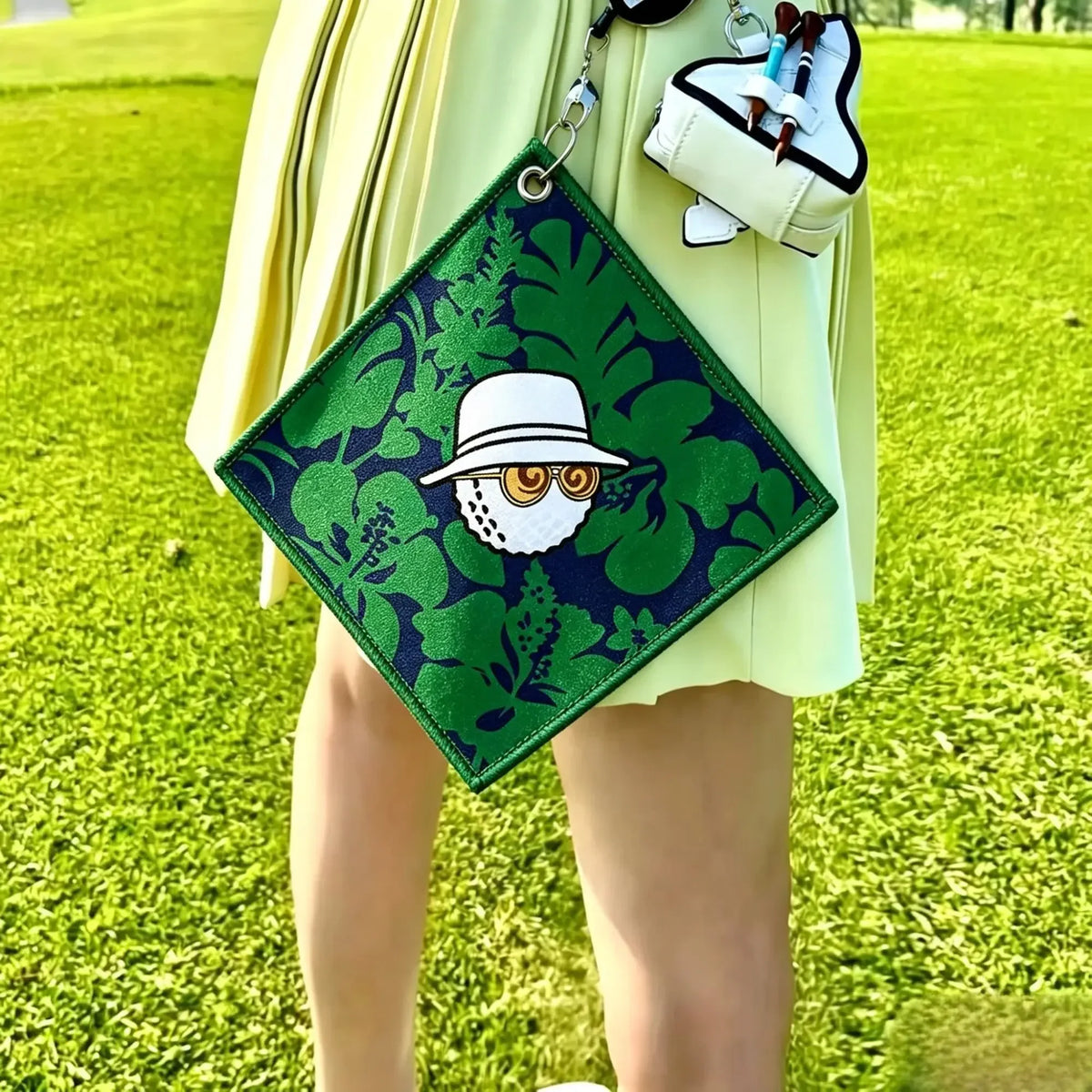High-Quality Golf Towel, Stylish And Unique, Double-Layered And Durable, with a Retractable Hook, Quick-Drying, Super Absorbent