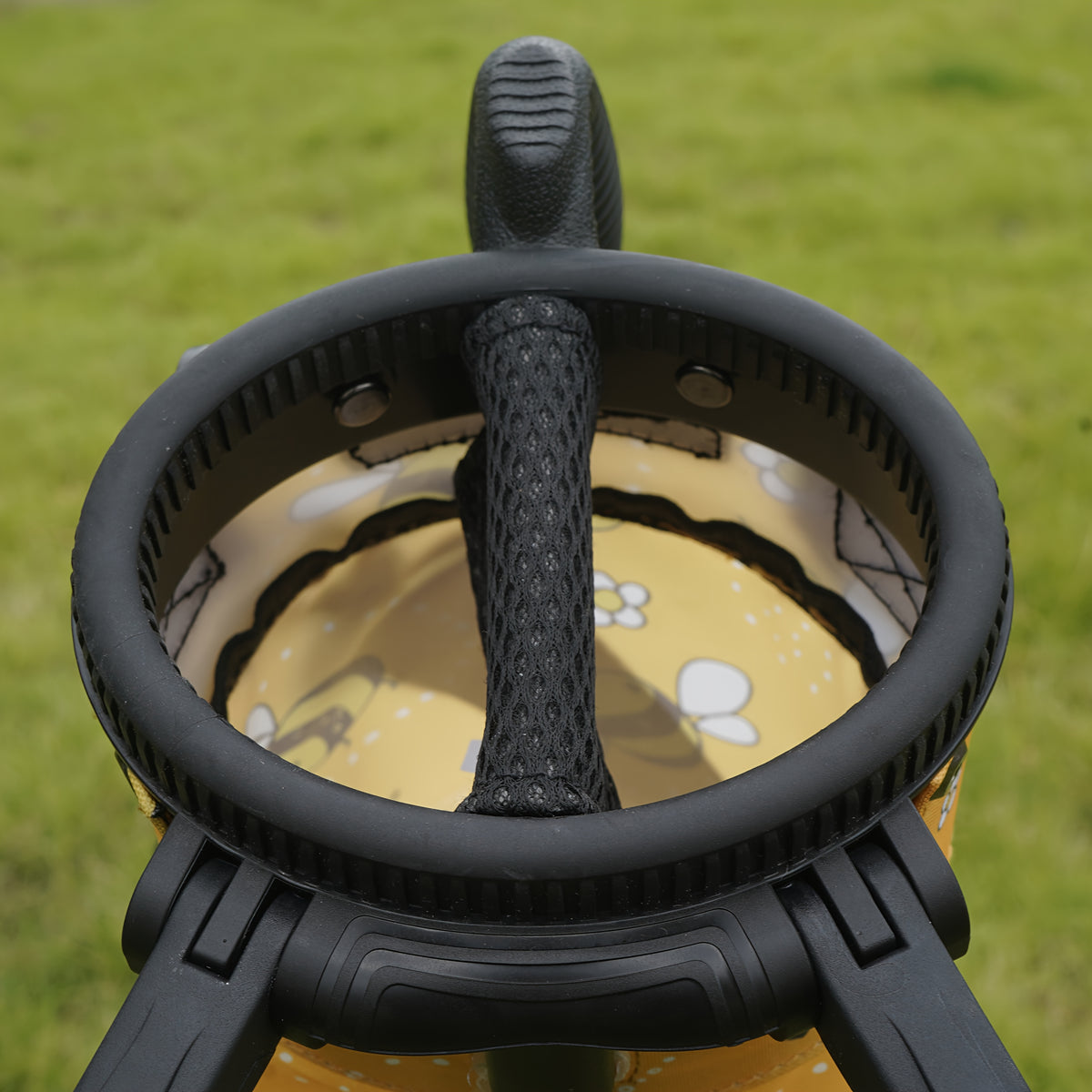 Lightweight | Unisex Golf Stand Bag Featuring a Retractable Stand to Secure Clubs | A Compact Design Suitable for Course Use.